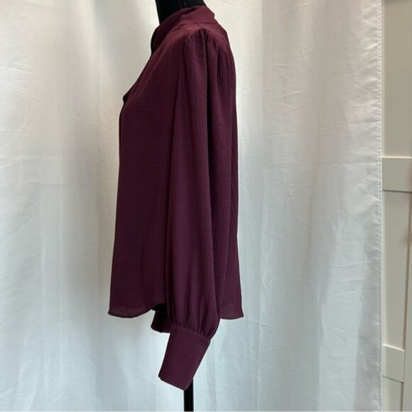 RW&CO Maroon Burgundy pleated Twisted-Mockneck peephole Blouse long sleeve Sz M - Picture 2 of 11